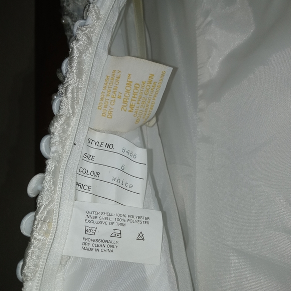 David's Bridal wedding gown with veil - Picture 6 of 11
